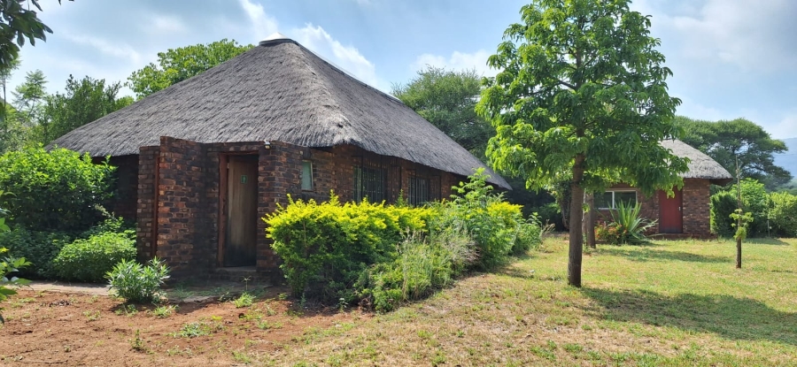 6 Bedroom Property for Sale in Hartbeespoort Rural North West